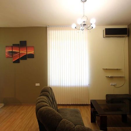 Studio With Balcony On Sayat Nova Avenue Γιερεβάν Εξωτερικό φωτογραφία