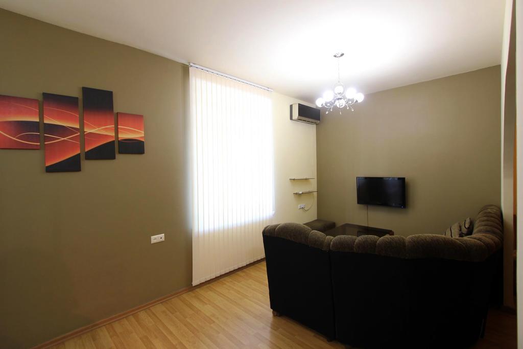 Studio With Balcony On Sayat Nova Avenue Γιερεβάν Εξωτερικό φωτογραφία