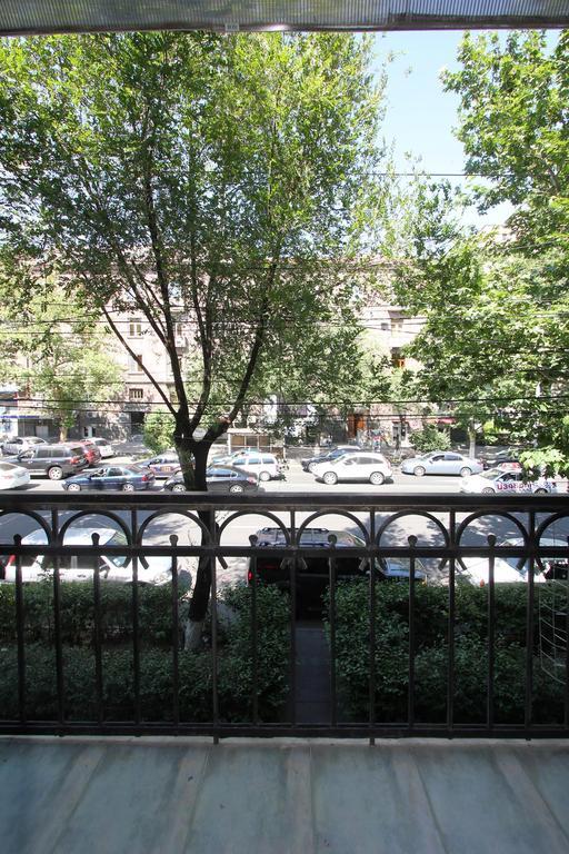 Studio With Balcony On Sayat Nova Avenue Γιερεβάν Εξωτερικό φωτογραφία