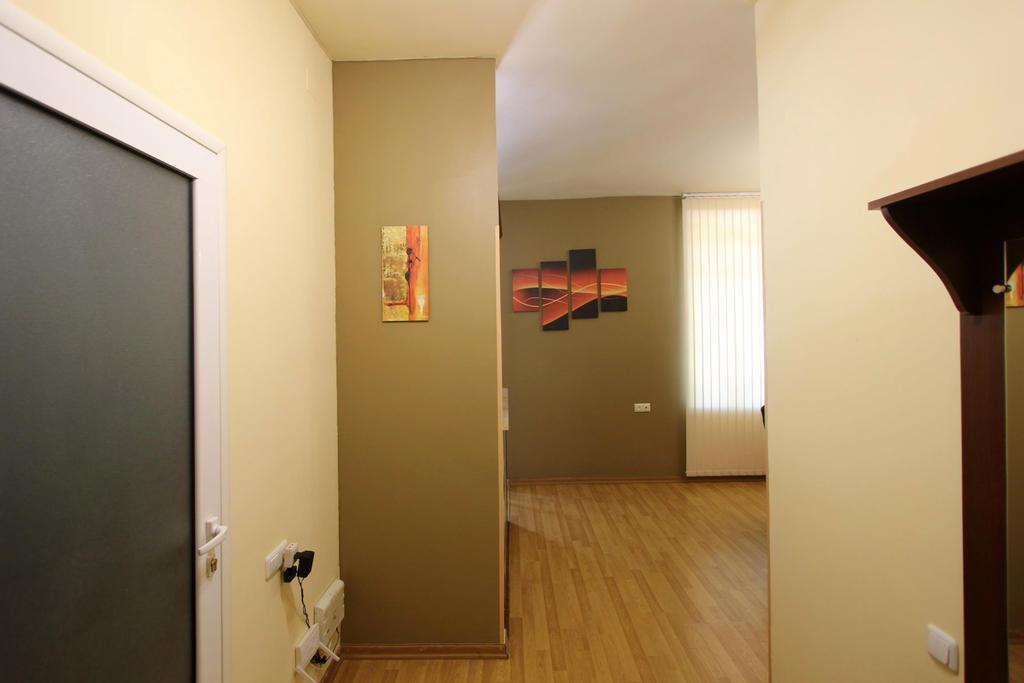 Studio With Balcony On Sayat Nova Avenue Γιερεβάν Εξωτερικό φωτογραφία
