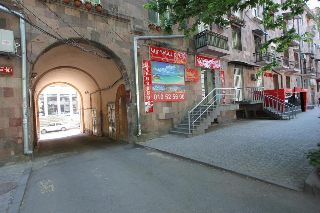 Studio With Balcony On Sayat Nova Avenue Γιερεβάν Εξωτερικό φωτογραφία