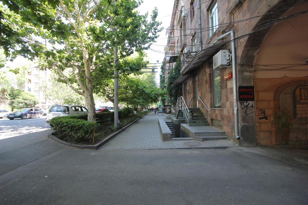 Studio With Balcony On Sayat Nova Avenue Γιερεβάν Εξωτερικό φωτογραφία